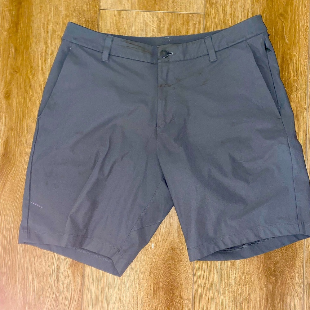 Lululemon ABC Classic Fit men’s dress shorts
